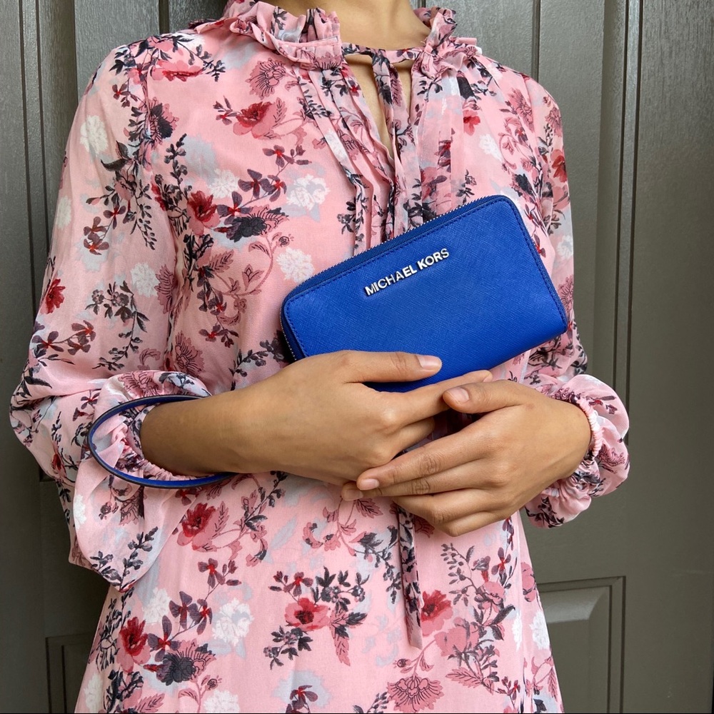 Stunning Michael Kors Wristlet✨